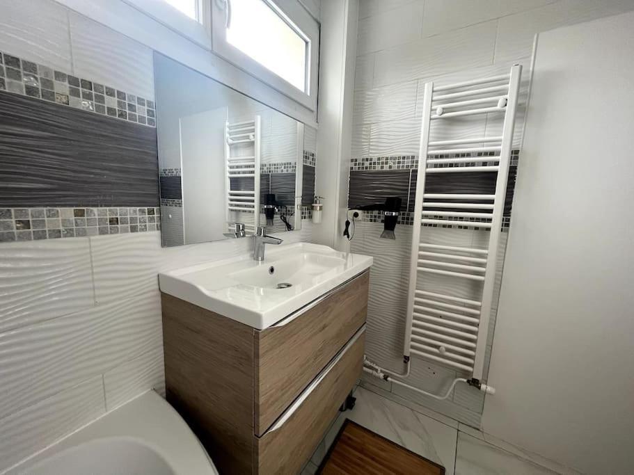 Hana Home Mantes-La-Jolie 6 Personnes Parking Public Gratuit Business&Family Exterior photo